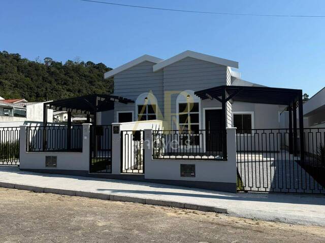 #1979 - Casa para Venda em Biguaçu - SC - 2